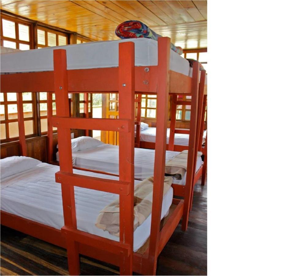 Coral Reef Surf Hostel And Camp ตามารินโด ห้อง รูปภาพ
