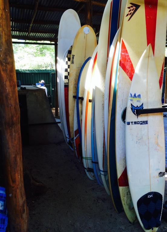 Coral Reef Surf Hostel And Camp ตามารินโด ภายนอก รูปภาพ