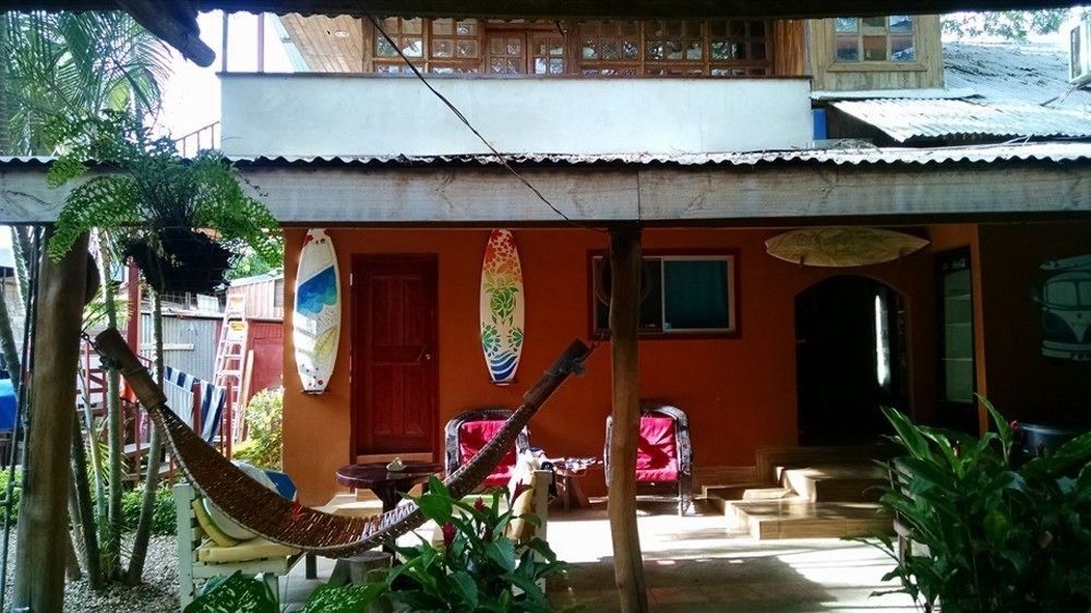 Coral Reef Surf Hostel And Camp ตามารินโด ภายนอก รูปภาพ
